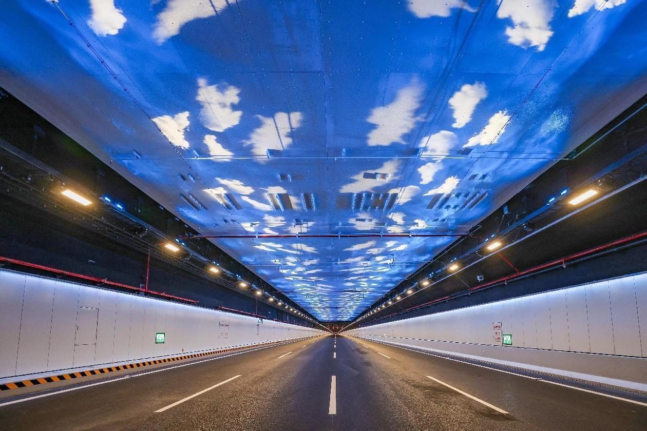 Cross-section view of Shenzhen-Zhongshan Link underwater tunnel with dual highway decks